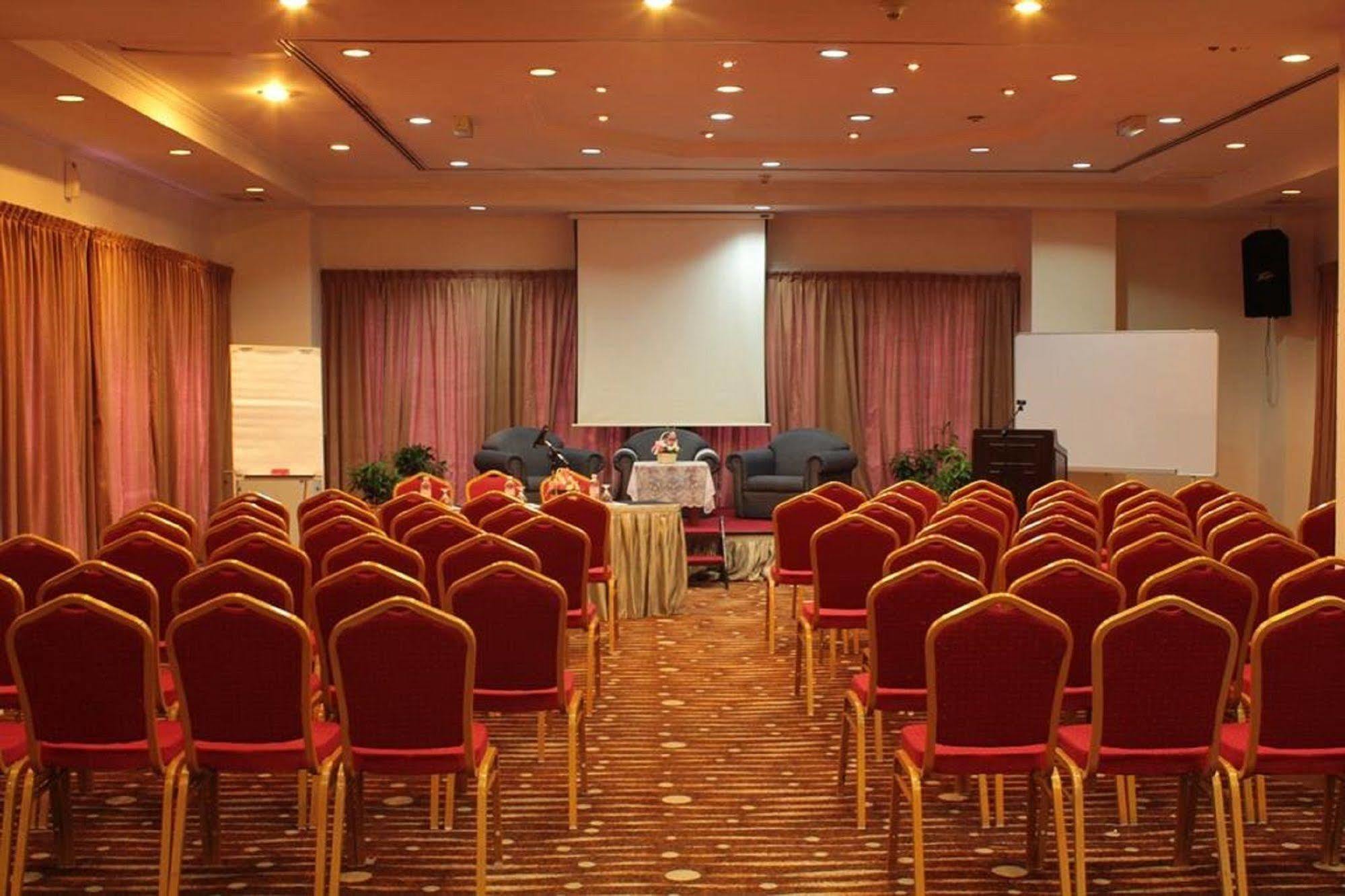 Promenade apartamento con servicio Kota Kinabalu Exterior foto